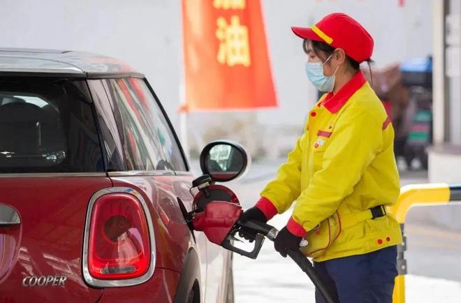 油價十連漲,為何人們對電動車依舊猶豫?